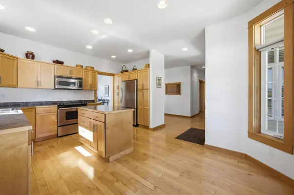 547 Allyson CIR, Moorhead, MN 56560