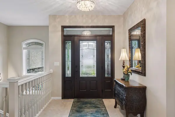 2462 Lone Eagle TRL, Woodbury, MN 55129