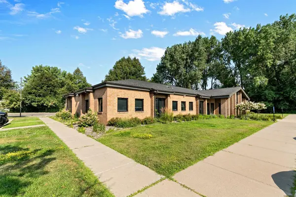 2056 Woodlane DR, Woodbury, MN 55125