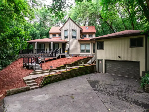2730 Orchard LN, Excelsior, MN 55331
