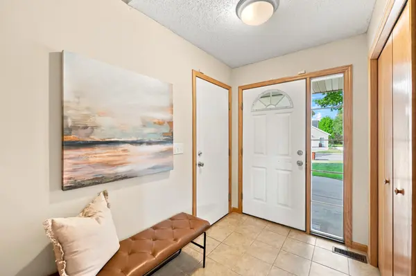 1351 Rolling Oaks DR, Hanover, MN 55341