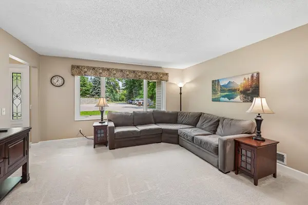 6360 Forest CIR, Chanhassen, MN 55331