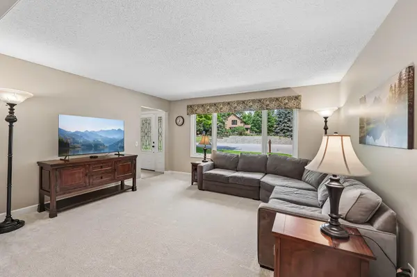 6360 Forest CIR, Chanhassen, MN 55331