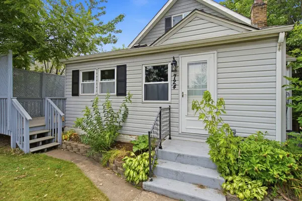 724 1st AVE NW, New Brighton, MN 55112