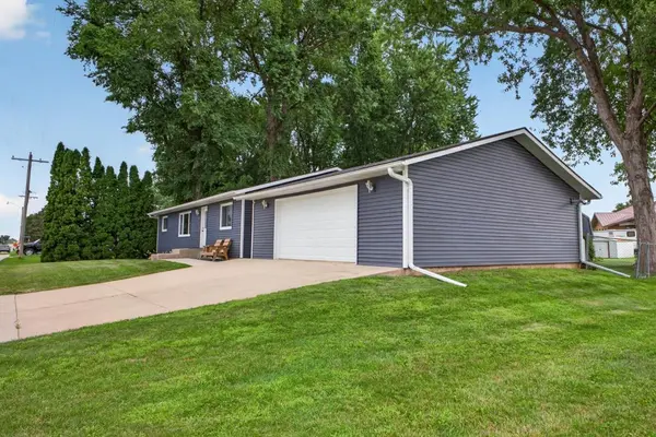 130 4th AVE NW, Elgin, MN 55932