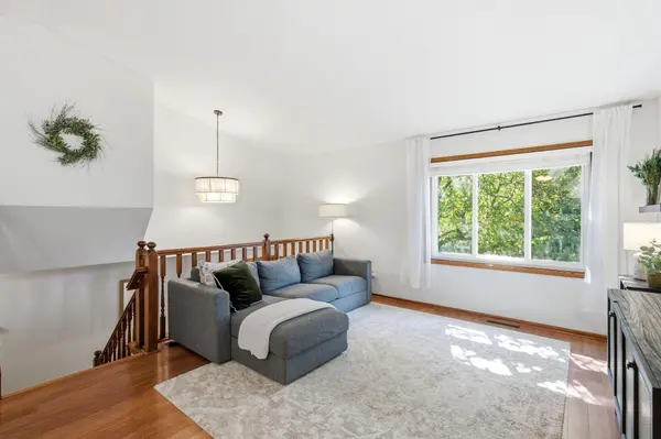 14202 Towers LN, Eden Prairie, MN 55347