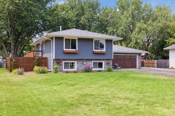 932 16th ST SE, Forest Lake, MN 55025