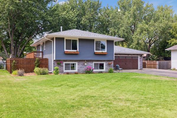 932 16th ST SE, Forest Lake, MN 55025