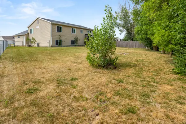 1860 Huntington LN, West Fargo, ND 58078