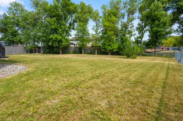 1860 Huntington LN, West Fargo, ND 58078