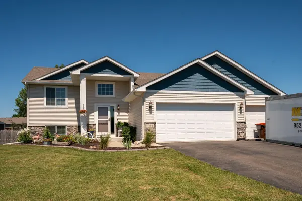 704 Bremen CIR, Waverly, MN 55390