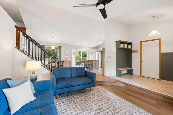 1584 Lake Susan Hills DR, Chanhassen, MN 55317