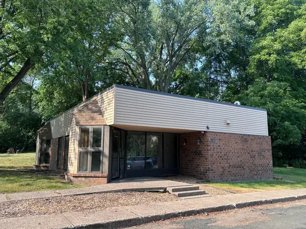 17833 Hutchins DR, Minnetonka, MN 55345