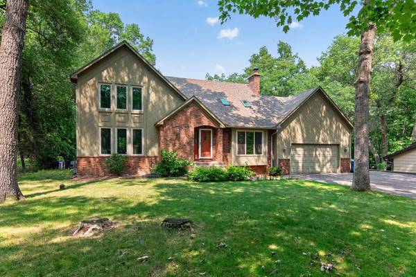 867 Lois LN, Lino Lakes, MN 55014