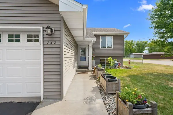 735 Laura ST, Prescott, WI 54021