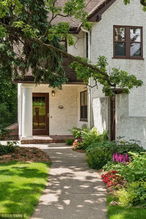27 Highview PL, Minneapolis, MN 55419