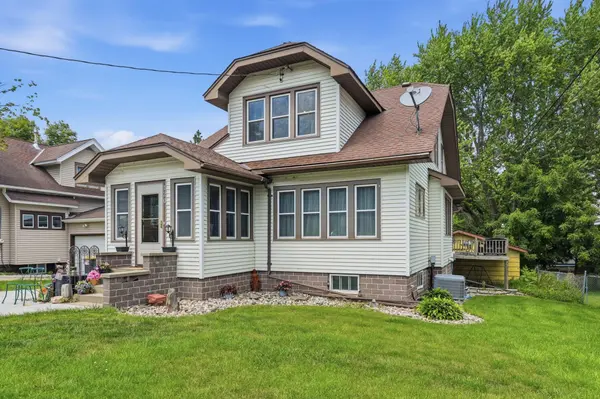 120 Park PL W, Norwood Young America, MN 55368