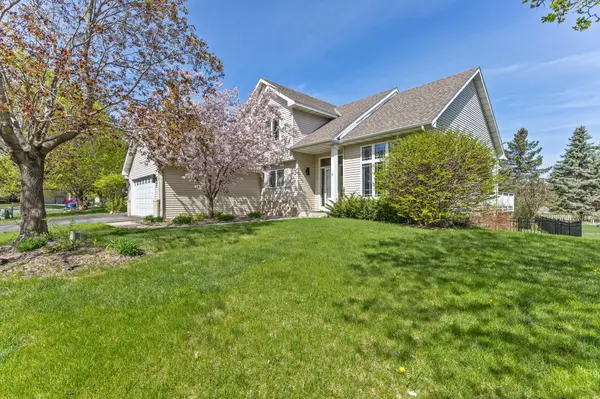 1672 Windsor DR S, Shakopee, MN 55379