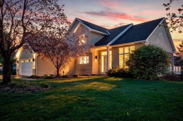 1672 Windsor DR S, Shakopee, MN 55379