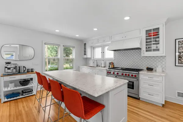 621 Cedar Lake RD S, Minneapolis, MN 55405