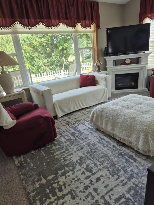 1404 Presidential DR, Northfield, MN 55057