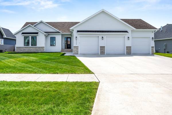 4234 Bristlecone LOOP S, Fargo, ND 58104