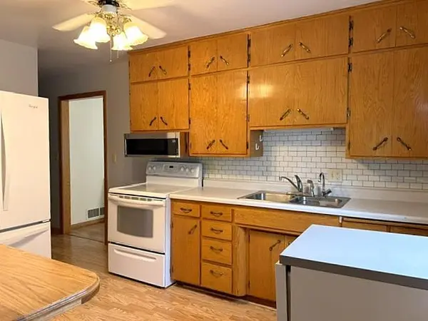 1113 Drake AVE, Windom, MN 56101