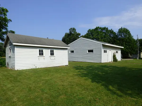 2 S Maple AVE, Le Center, MN 56057
