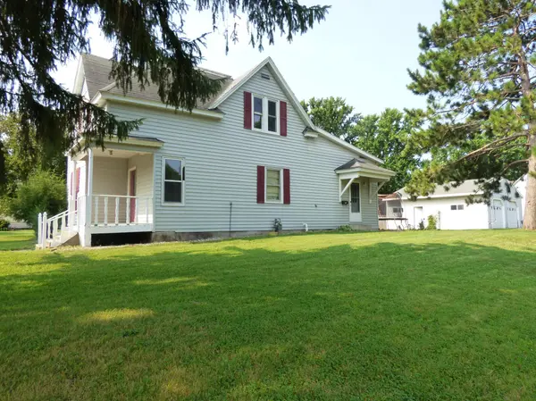 2 S Maple AVE, Le Center, MN 56057