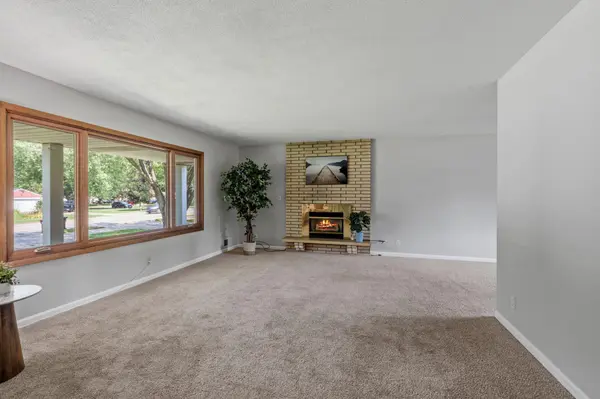444 County Road B E, Maplewood, MN 55117