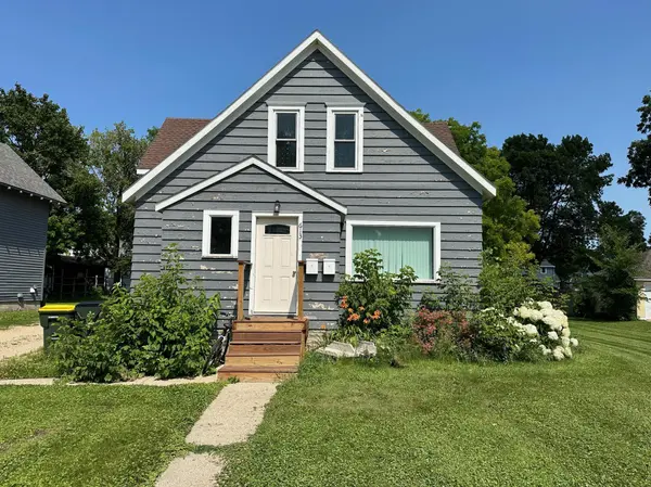 613 3rd ST SW #upstairs #2, Willmar, MN 56201
