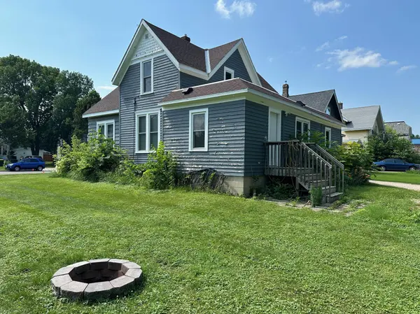 613 3rd ST SW #upstairs #2, Willmar, MN 56201