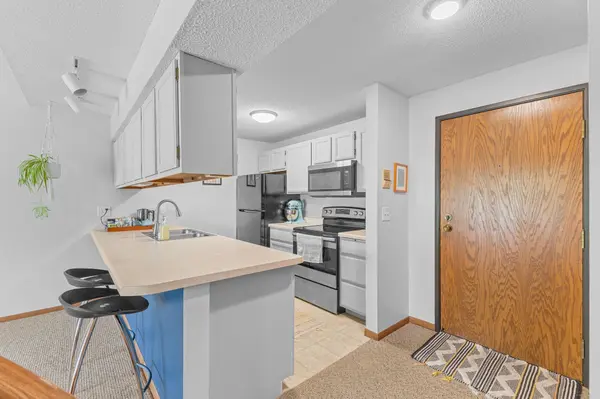 1225 Ferndale ST N #B18, Maplewood, MN 55119