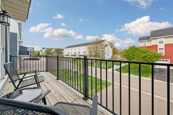 3141 Clover Ridge DR, Chaska, MN 55318