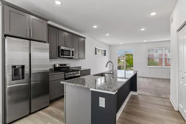 3141 Clover Ridge DR, Chaska, MN 55318