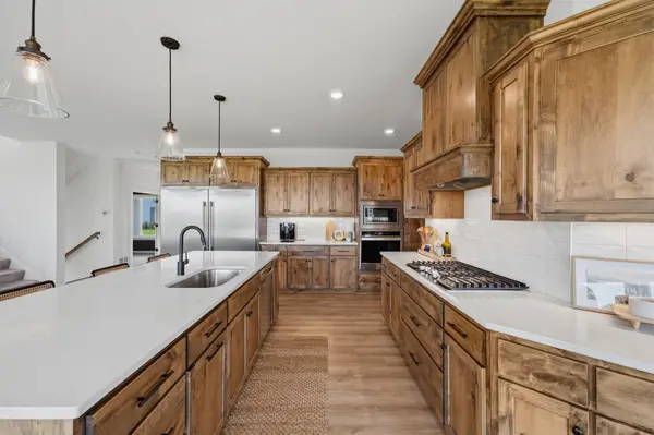 7027 182nd ST W, Lakeville, MN 55044