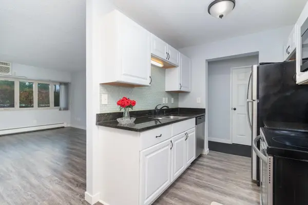 4351 Parklawn AVE #7E, Edina, MN 55435