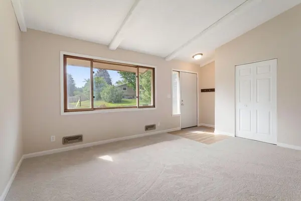 3819 Lodestone LN, Eagan, MN 55122