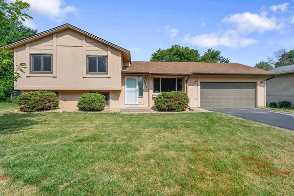 3819 Lodestone LN, Eagan, MN 55122