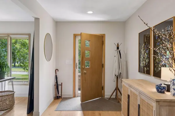 2237 Edgcumbe RD, Saint Paul, MN 55116
