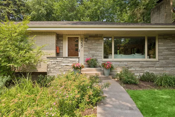 2237 Edgcumbe RD, Saint Paul, MN 55116