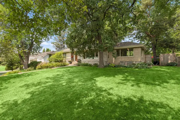 2237 Edgcumbe RD, Saint Paul, MN 55116