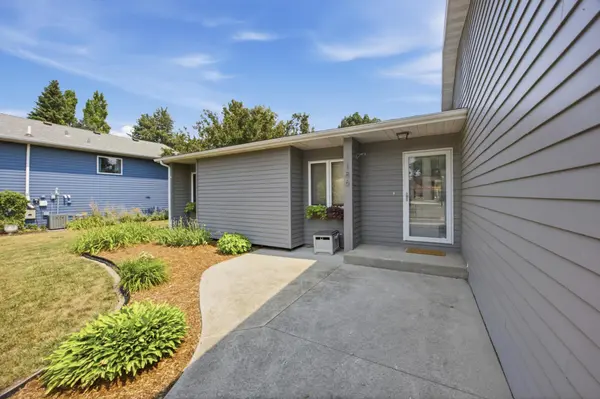 186 Prairiewood DR S, Fargo, ND 58103
