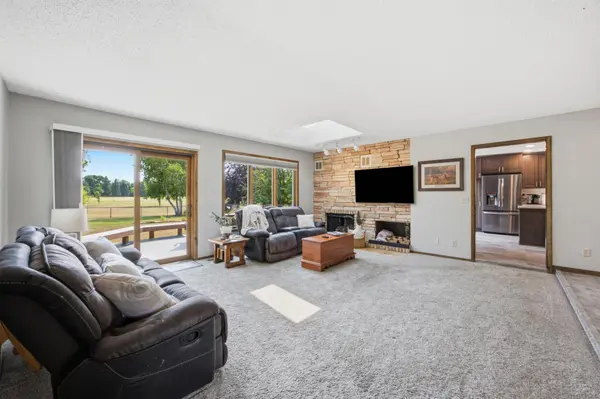 186 Prairiewood DR S, Fargo, ND 58103