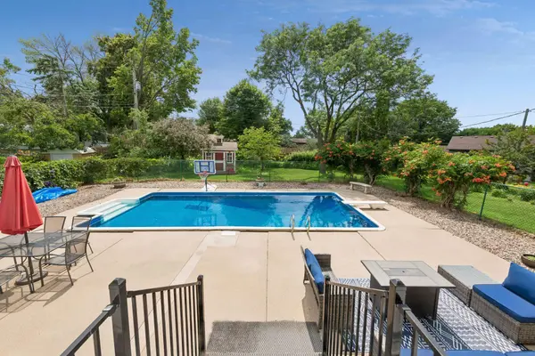 725 W 1st ST, Waconia, MN 55387