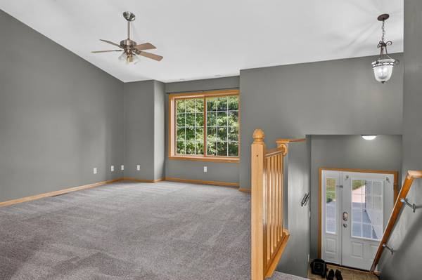 206 Hunters CT, Eagle Lake, MN 56024