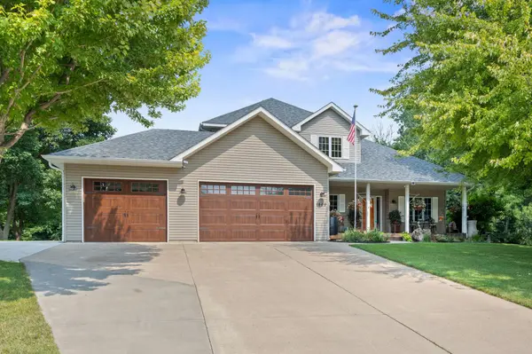 1869 White Oak DR,  Chaska,  MN 55318