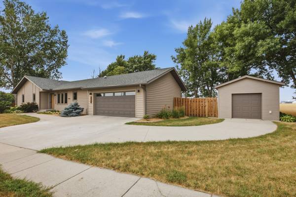 3950 10th ST N, Fargo, ND 58102