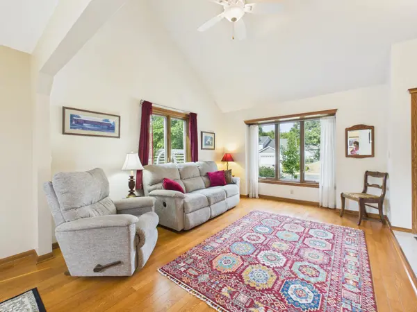 2194 Jennifer CT, North Saint Paul, MN 55109