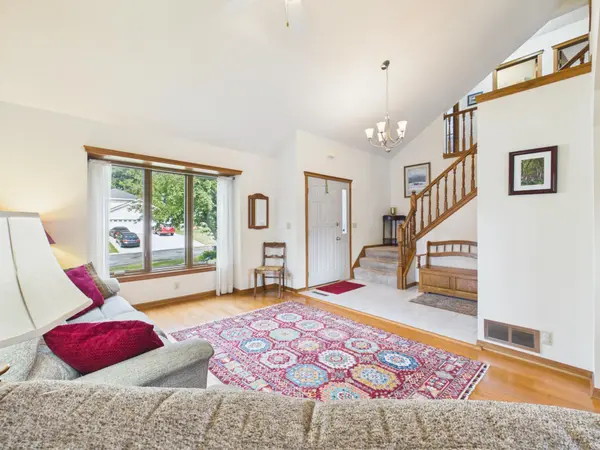2194 Jennifer CT, North Saint Paul, MN 55109